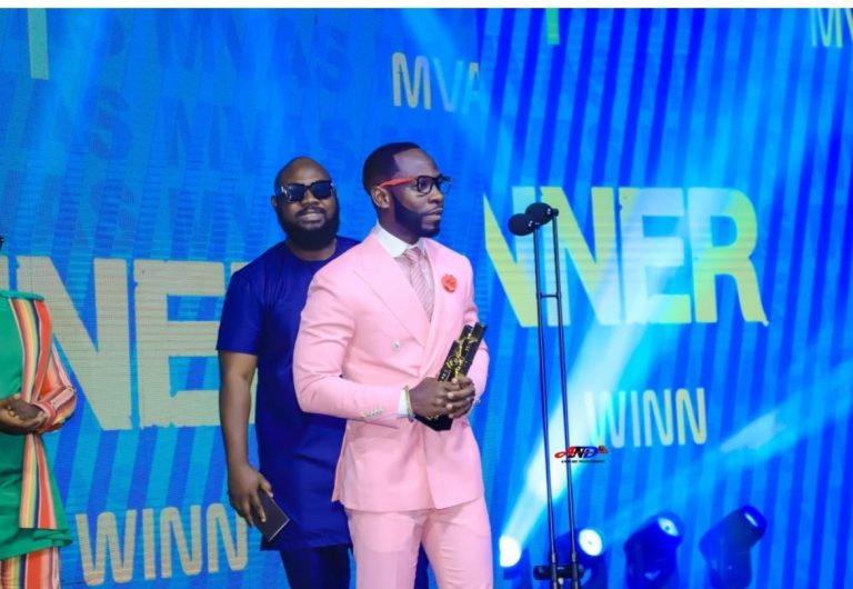 Okyeame Kwame gives touching message after winning Best Hiplife Video at the 4Syte Music Video Awards 2019