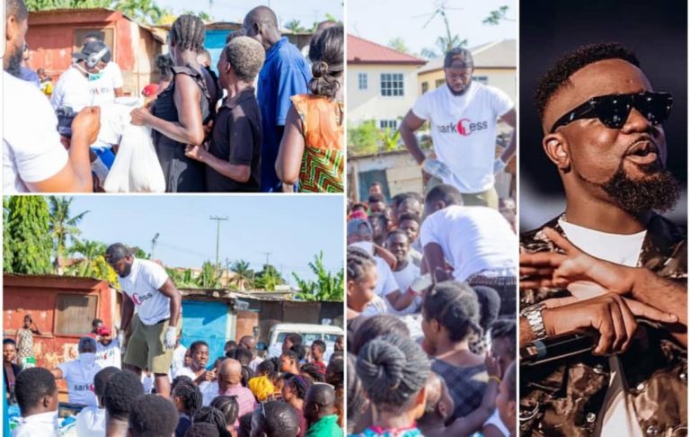 Check Out how Sarkodie Surprised & donated Hand Sanitizers, Rice, Oil & Other Items to People in Tema (Video)