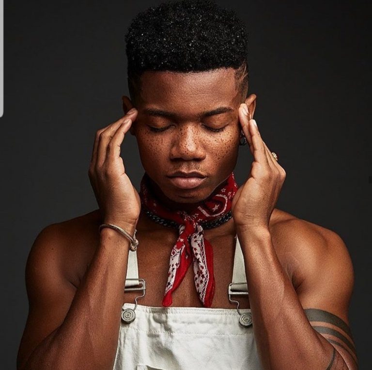 Kidi Surprises 15 fans with huge Mobile Money on all Social Media